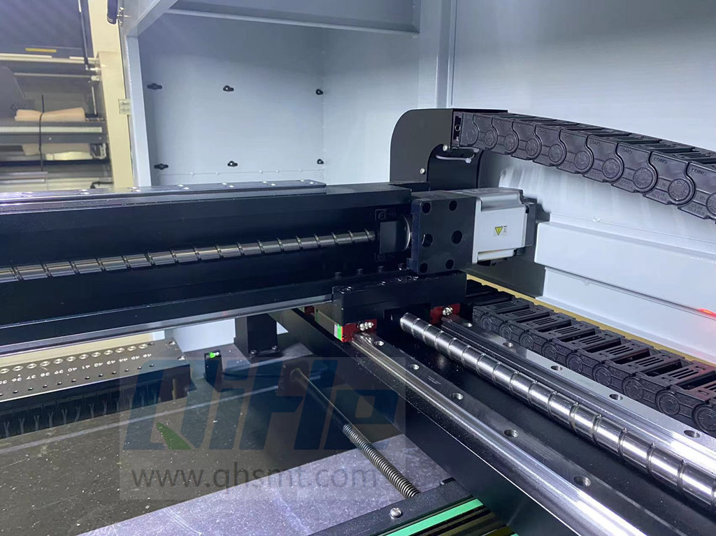 Upgrades to Linear Guides

The X-axis improves the structure to increase the smoothness of operation .and increased the number of linear guides （top and bottom）

The Y-axis has also been increased into two linear guides on each side to improve accuracy and speed increase machine durable life.